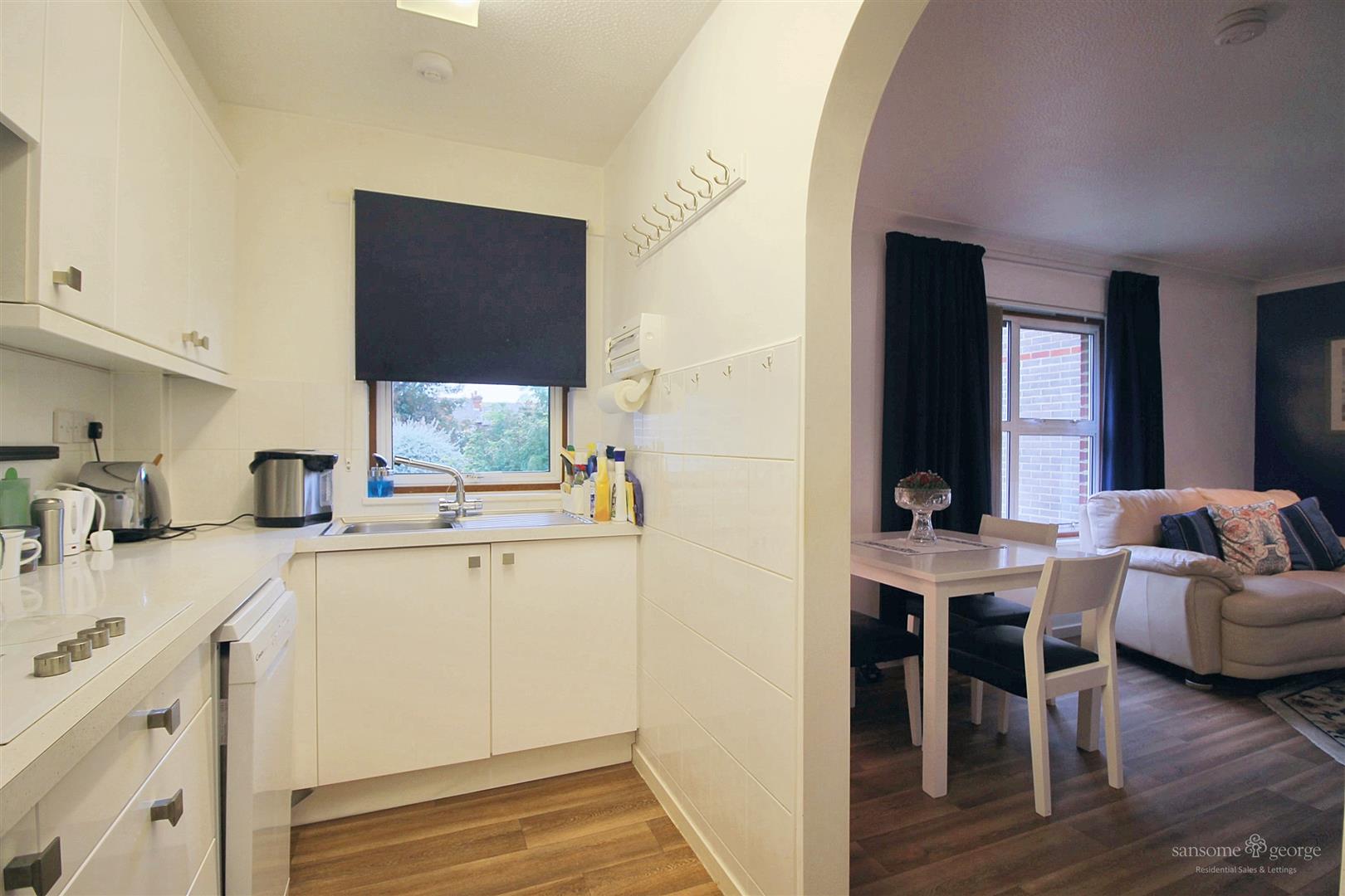 1 bed property in Gordon Palmer Court, Reading